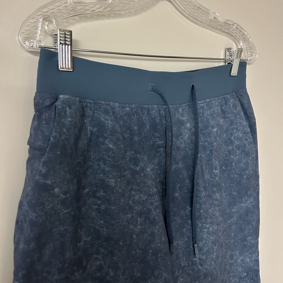 Lululemon T.H.E Short Linerless - Picture 2 of 6